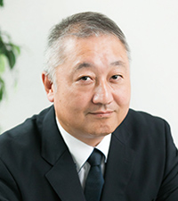 緒方 伸二 氏