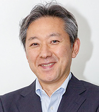 山下 佳一 氏